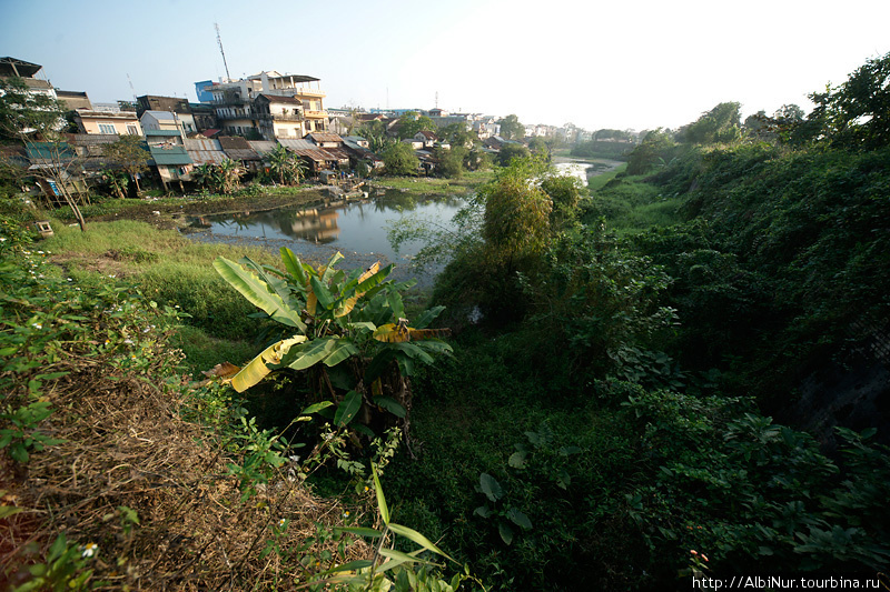 Город на Ароматной реке Хюэ, Вьетнам