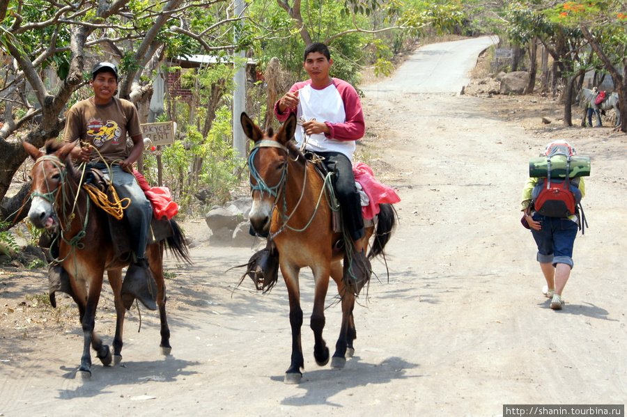 По такой дороге только пешком и верхом Остров Ометепе, Никарагуа