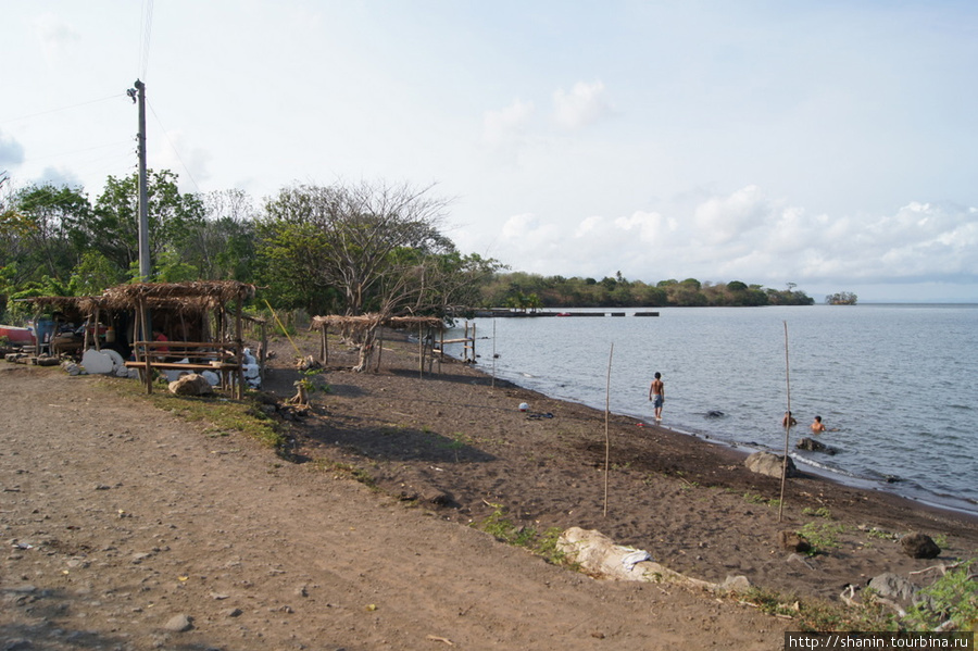 Берег озера Остров Ометепе, Никарагуа