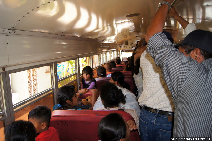 Внутри автобуса Остров Ометепе, Никарагуа