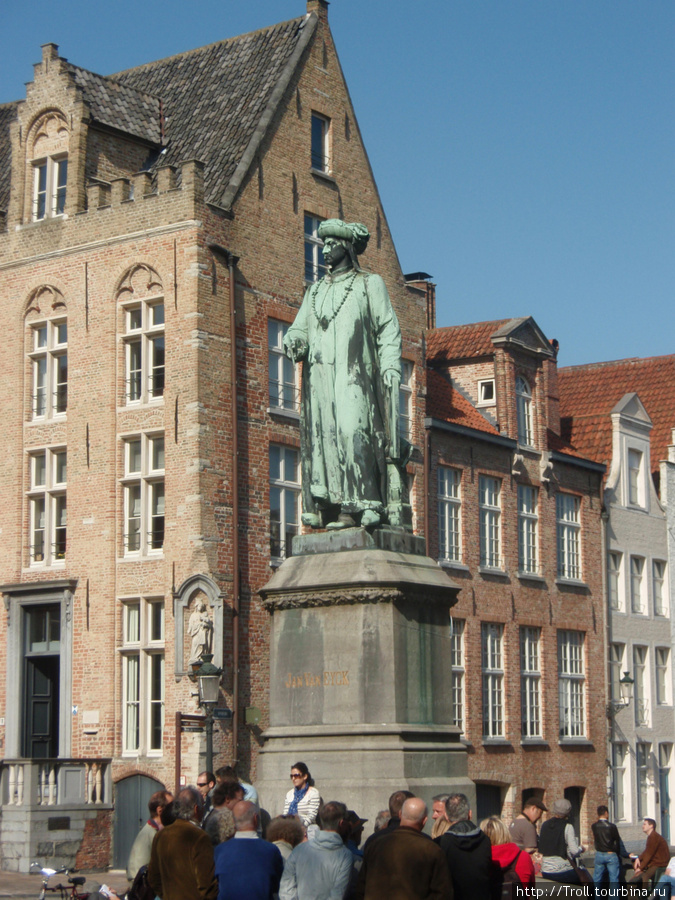 Статуя Яна ван Эйка / Het standbeeld van Jan van Eyck