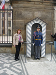 Почётный караул охраняет Пражский град.