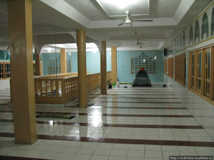 В этой мечети я жил и в 2008 году, и в марте 2011 — в следующий свой приезд в Джайпуру Джайпура, Индонезия