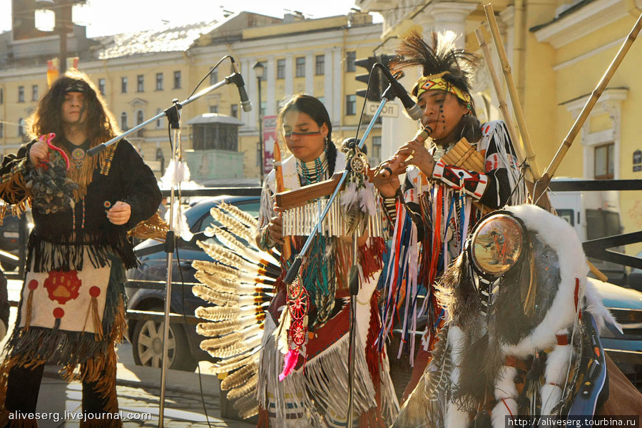 Индейцы в Петербурге | музыкальное представление на площади Санкт-Петербург, Россия