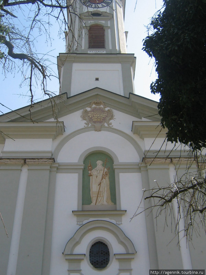 Фасад церкви монастыря Шефтларн. Церковь вновь построена по проекту Франко де Кувилье в 1733-40г. Мюнхен, Германия