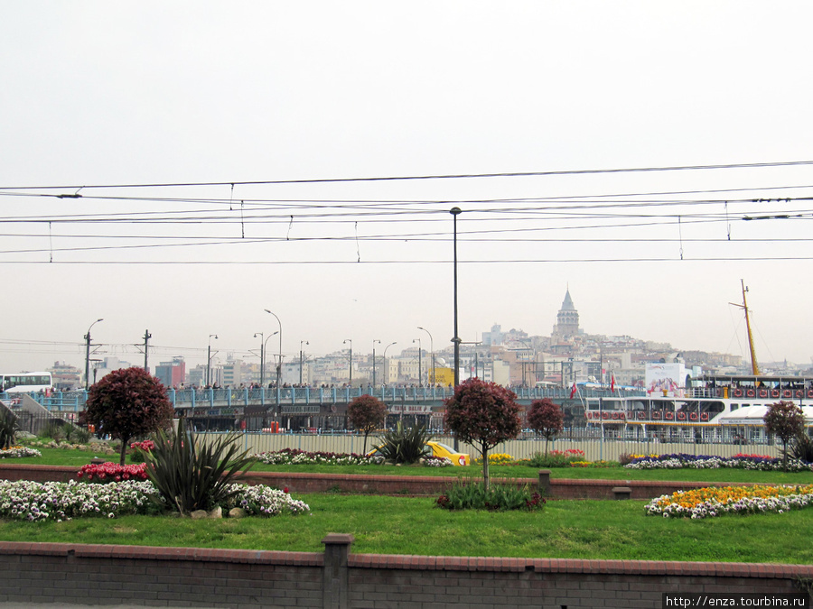 Вид на Галатскую башню с Эмененю Стамбул, Турция