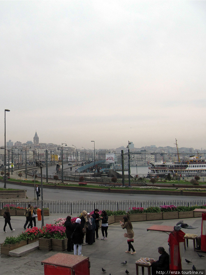 Площадь Эмененю и Галатский мост Стамбул, Турция