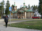 На другом – православная церковь Святого Николая.