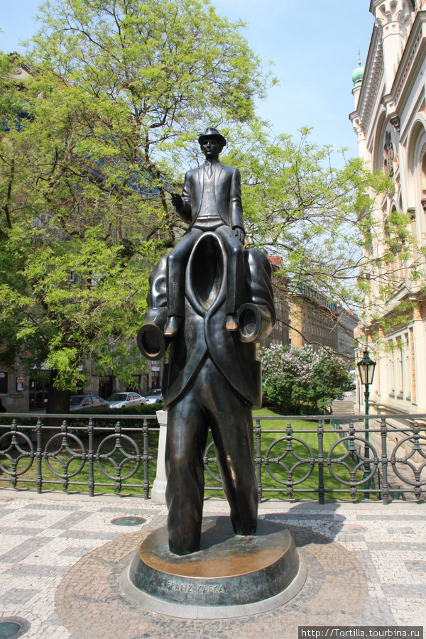 памятник Кафке Прага, Чехия