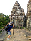 Пном Бакхенг — один из первых храмов, построенный в конце 9 века в эпоху короля Ясовармана I