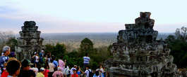 Древний храм Пном Бакхенг — популярное место, где можно наблюдать заход солнца