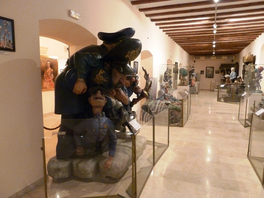 В залах музея Валенсия, Испания