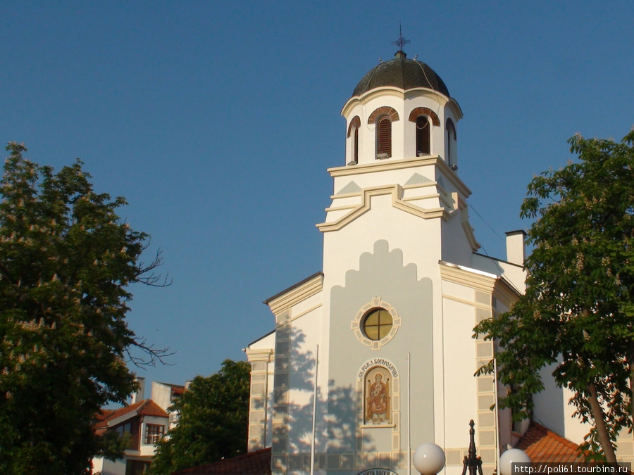 Церковь в центре города Поморие, Болгария