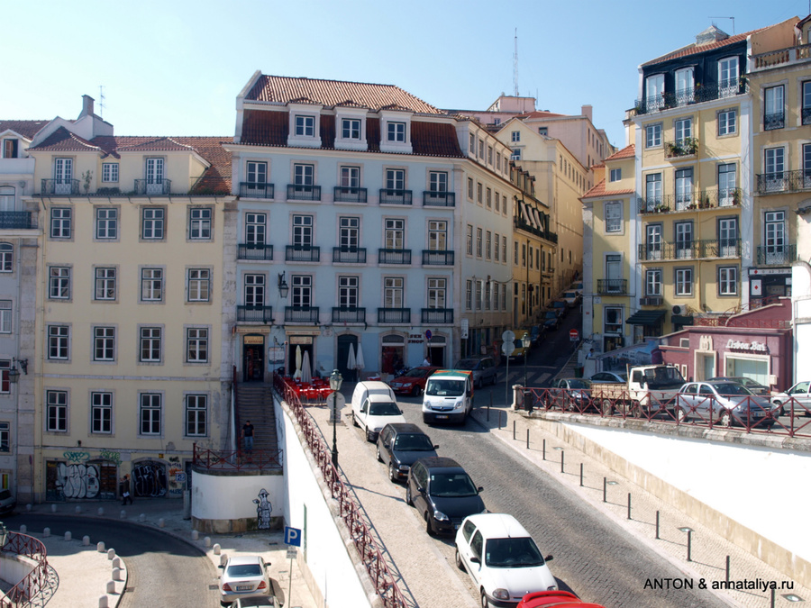 Несмотря на то, что пробок на улицах Лиссабона практически не бывает, в городе есть метро и оно довольно-таки популярно Лиссабон, Португалия