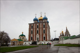 Главная постройка кремля — Успенский собор — построен в 1693—1699 годах зодчим из крепостных Яковом Григорьевичем Бухвостовым. Стилизованное изображение собора является одним из символов Рязани