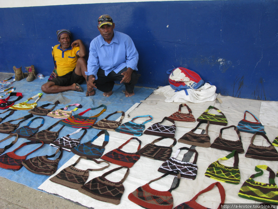 уличная торговля сумками Лае, Папуа-Новая Гвинея
