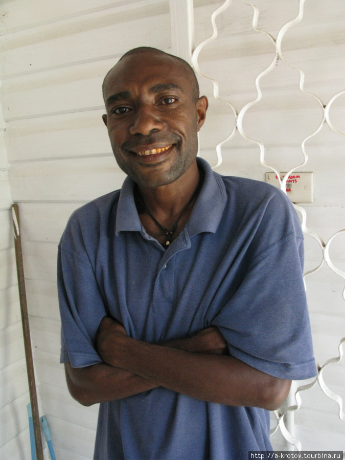Этот гражданин — последователь религии Бахаи — в Лаэ Лае, Папуа-Новая Гвинея