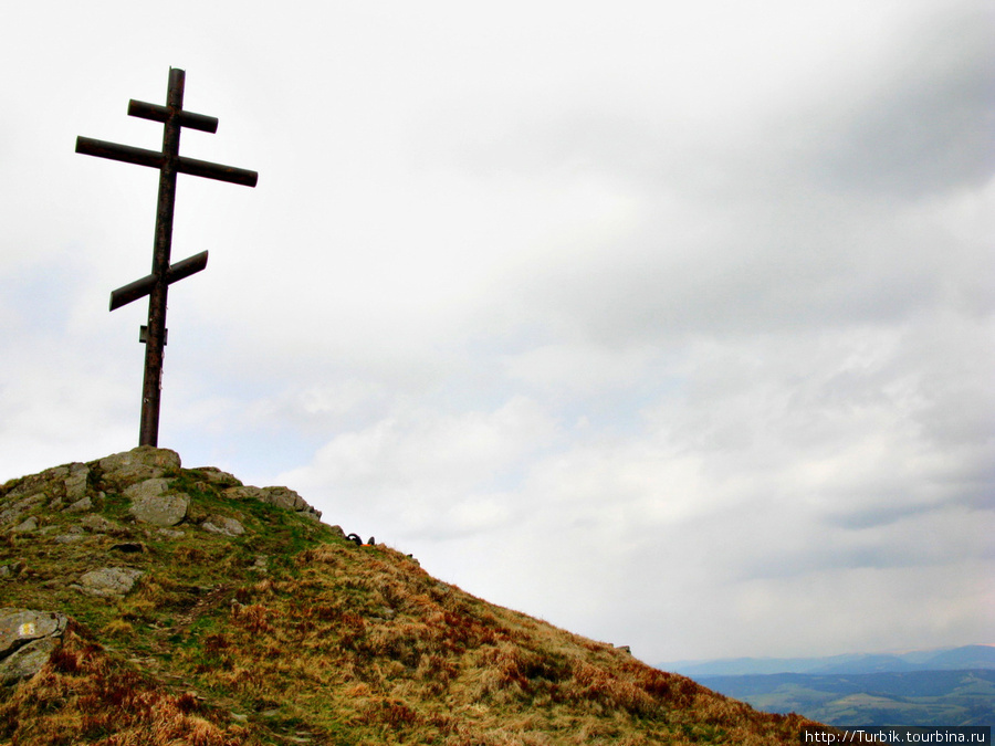 крест на вершине г. Цицька (название неофициальное, местные зовут её так из-за схожести с понятно какой частью женского тела) Закарпатская область, Украина