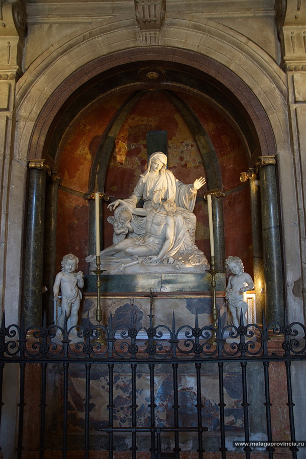 Nuestra Señora de las Angustias (La Piedad), белый мрамор, Hermanos Pissani, 1802 г. Малага, Испания