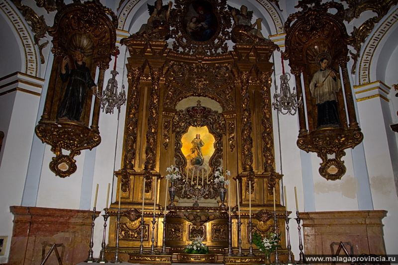 слева: San Pedro de Alcantara, в центре: Inmaculada, справа: San Luis Gonzaga Малага, Испания