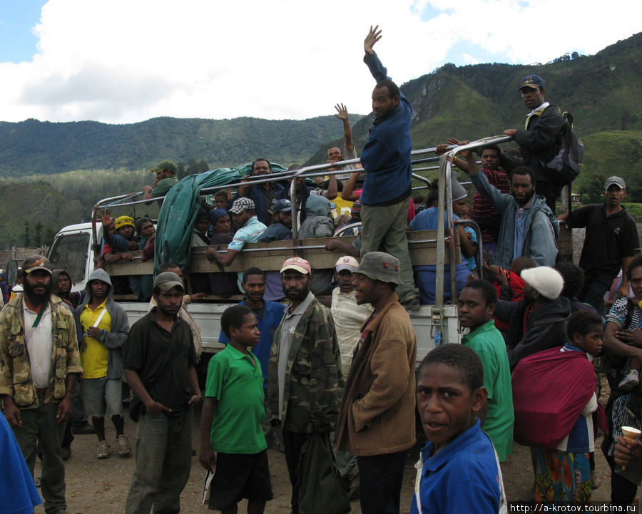 Многолюдная столица Южных Нагорий Менди, Папуа-Новая Гвинея