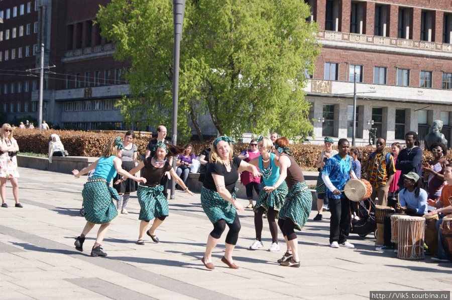 Танцы на Raohusplasse Осло, Норвегия