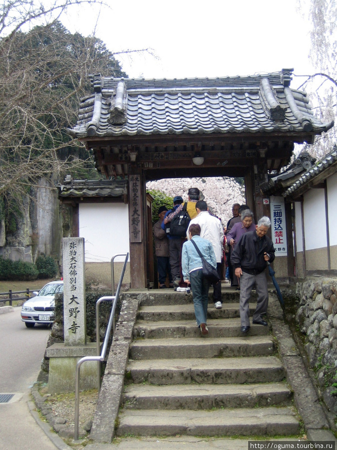 Вход в храм Уда, Япония