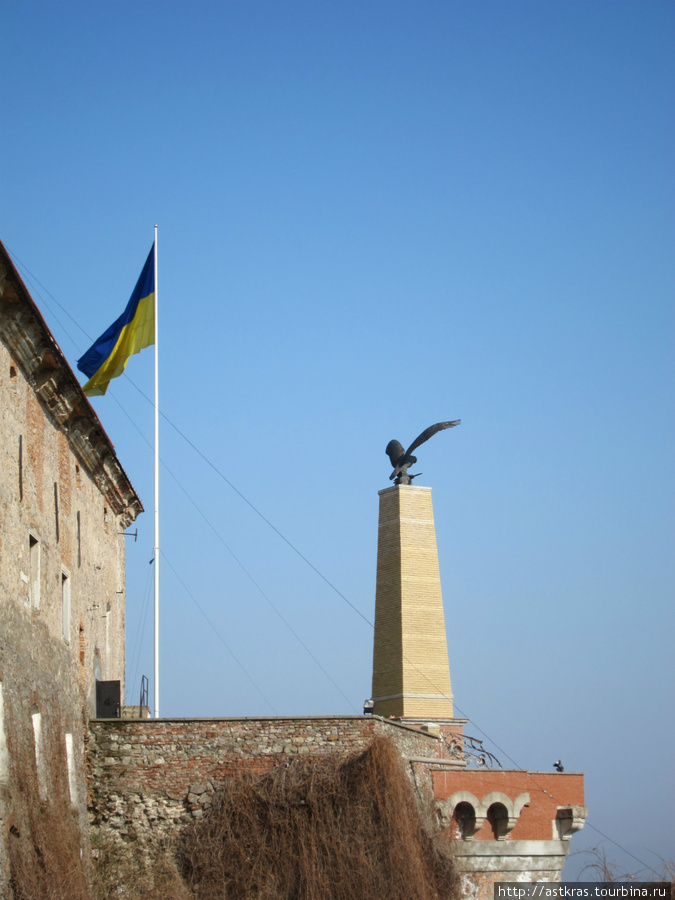 Мукачево (2011.03). Замок «Паланок» и центр города Мукачево, Украина