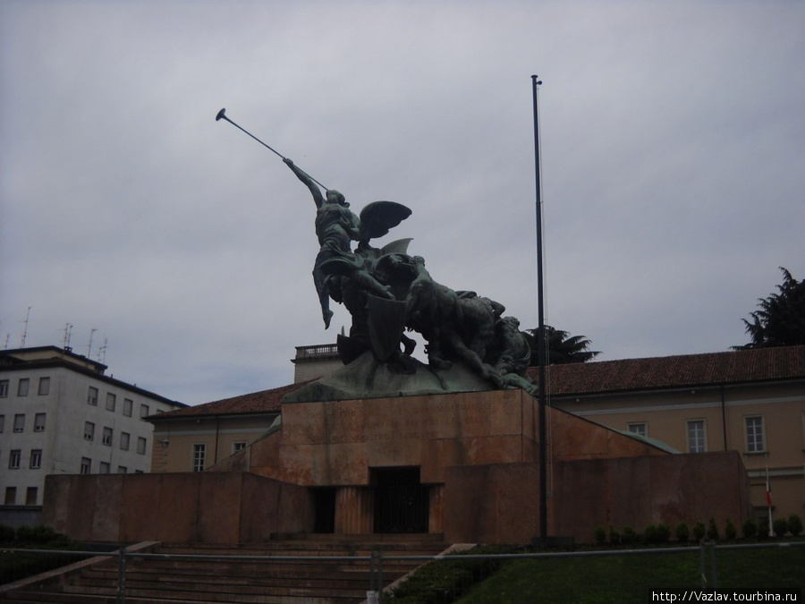 Памятник Монца, Италия