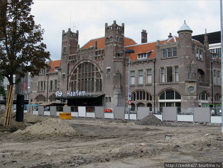 Харлемский ж/д вокзал, единственный в Голландии, построенный в стиле арт-нуво Харлем, Нидерланды