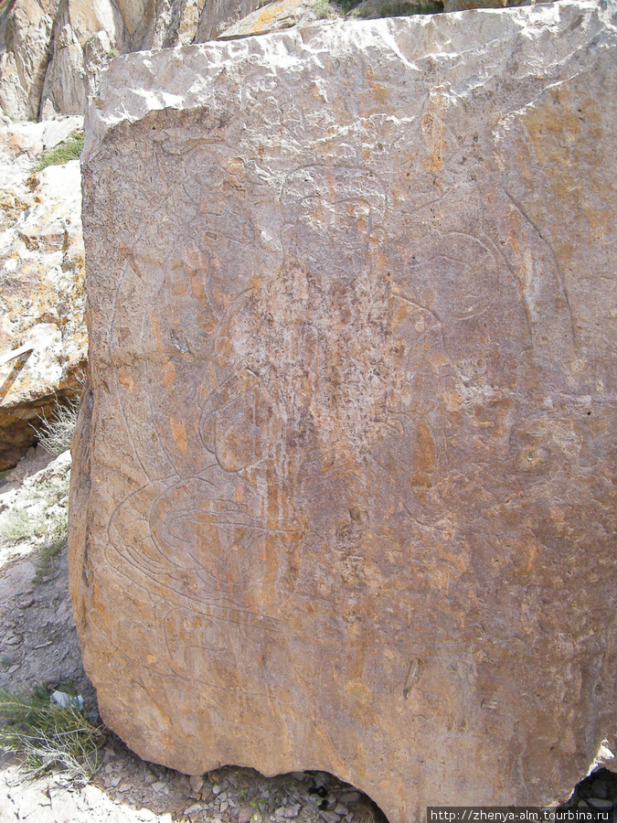 один из пяти будд — будда и Мучалинда Урочище Тамгалы-Тас (петроглифы), Казахстан
