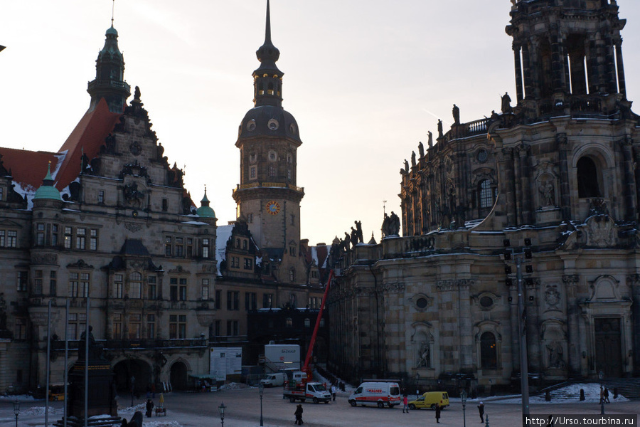 Вид на Дворцовую площадь с терассы Брюля Дрезден, Германия