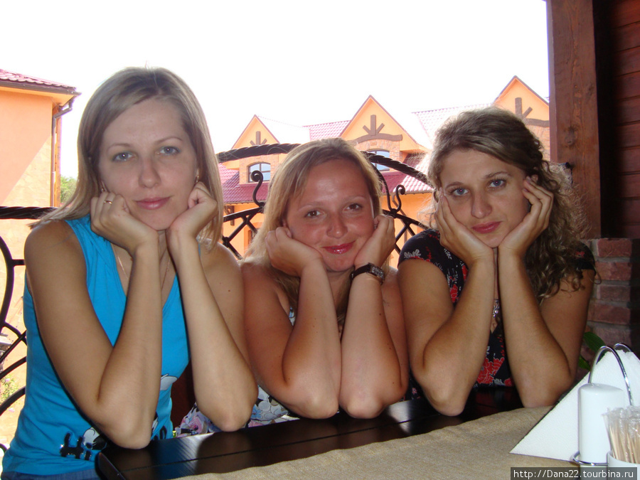 Три девицы Ужгород, Украина