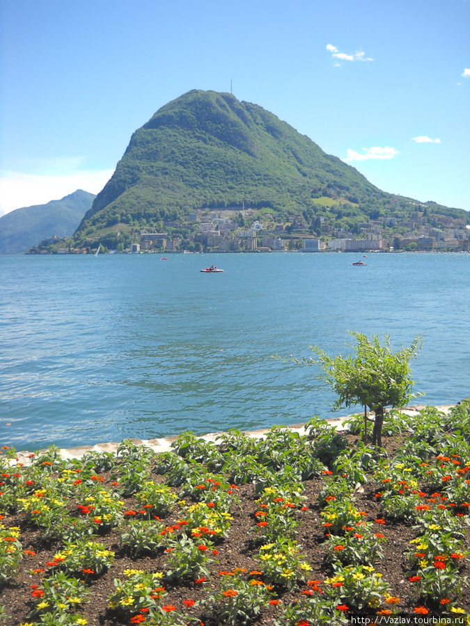 Вид из парка на озеро Лугано, Швейцария