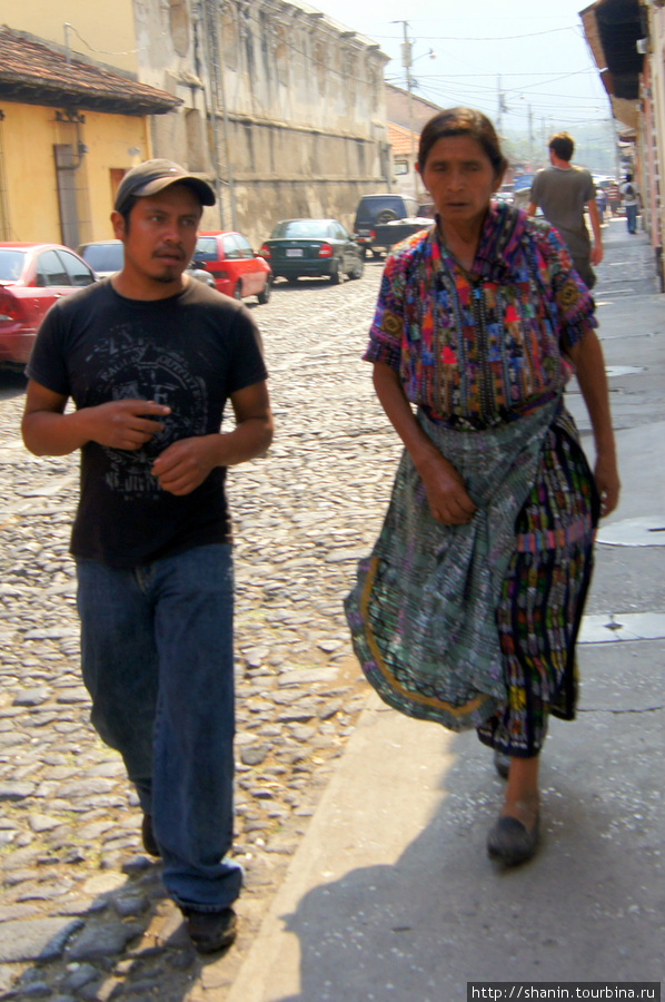 НА улице Антигуа, Гватемала