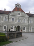 Одна из дворцовых построек замка Нимфенбург.