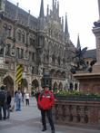 На площади Мариенплац возведена колонна из красного мрамора(в 1638г.) в память о Белогорской победе.Один из 4-х ангелов поражает льва(символ войны).
