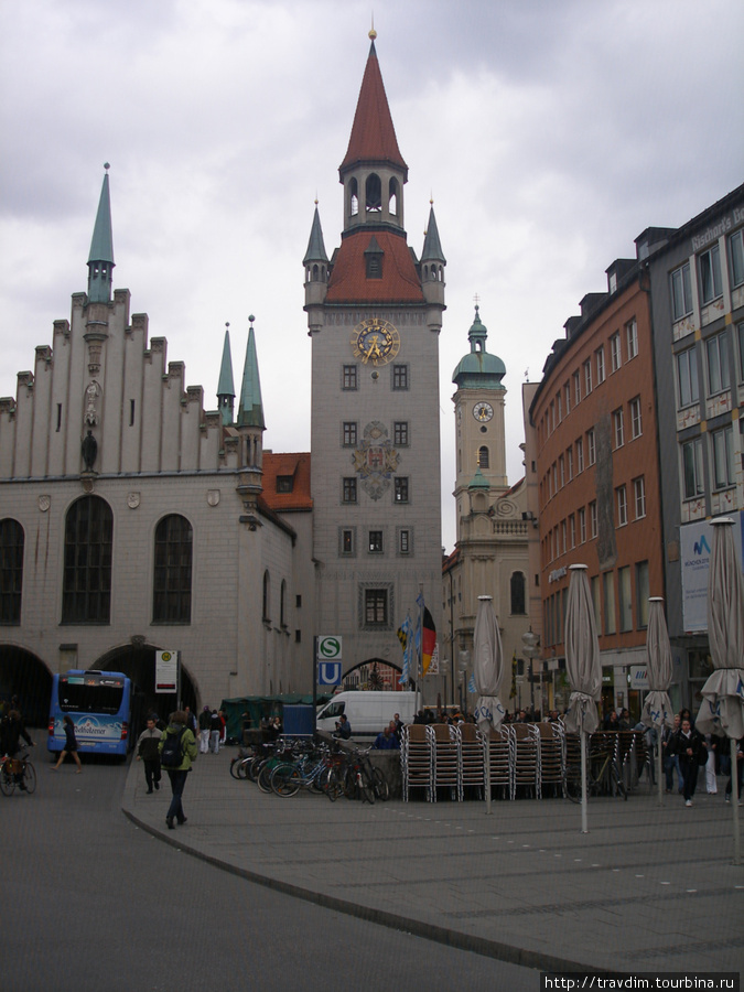 Площадь Мариенплац.Старая Ратуша-Альтес Ратхаус.Стиль поздняя готика.(1480г.) Мюнхен, Германия