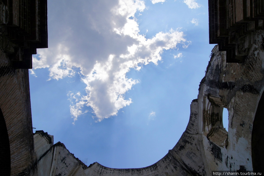Вместо купола — небо Антигуа, Гватемала