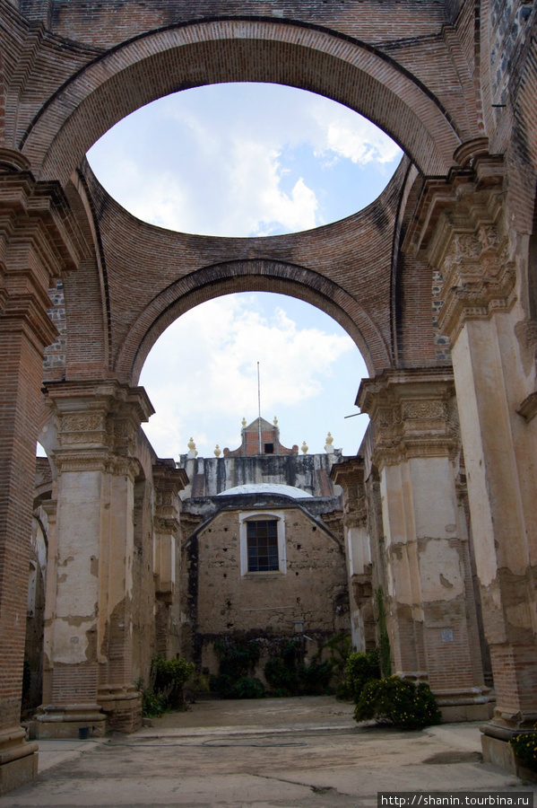 Руины кафедрального собора Антигуа, Гватемала