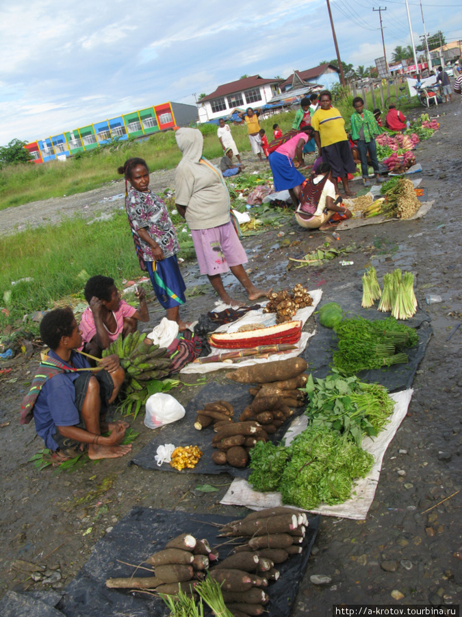 Папуасский овощной рынок Тимика, Индонезия
