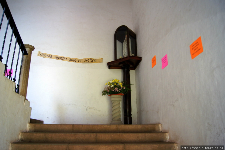В монастыре Школа Христа в Антигуа Антигуа, Гватемала