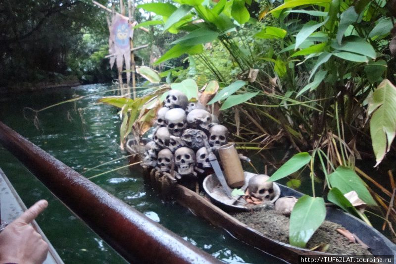 Лодка с человеческими черепами Остров Лантау, Гонконг