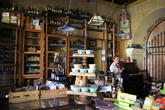 В старинном вино-водочном магазине в Антигуа