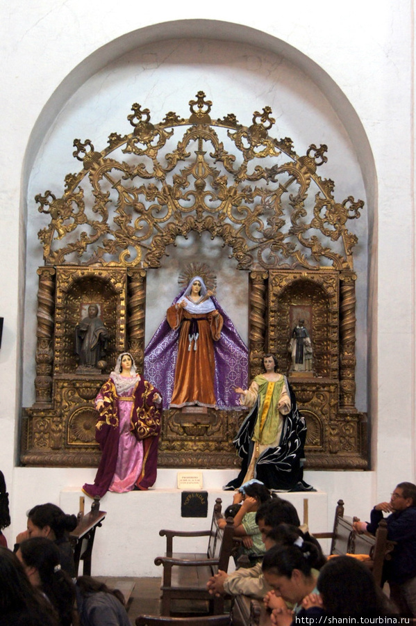 В соборе Святого Франциска в Антигуа Антигуа, Гватемала