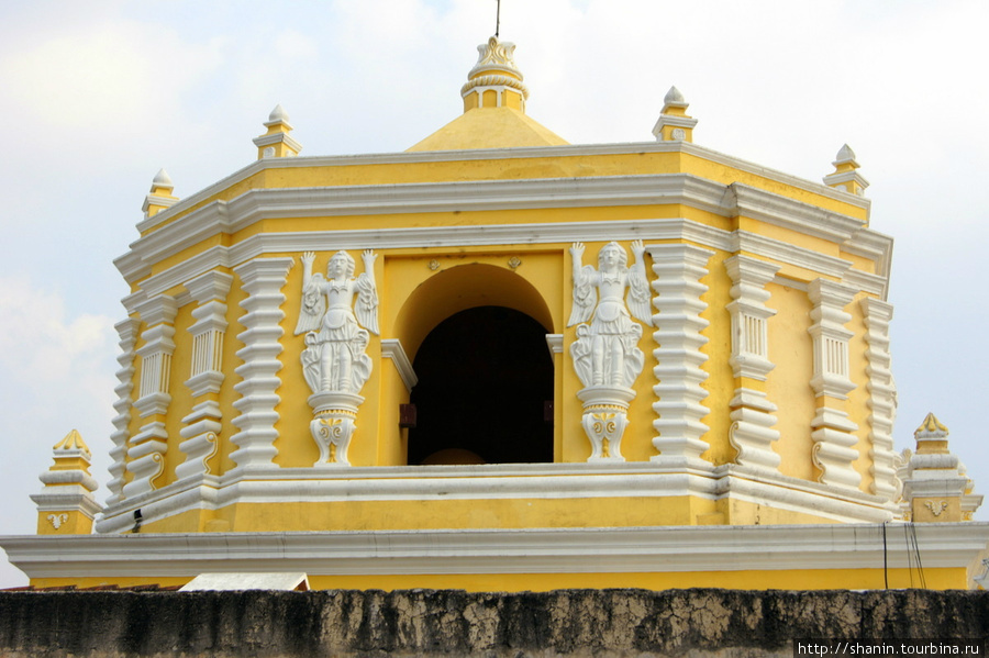 Церковь Ла Мерсед - символ Антигуа Антигуа, Гватемала