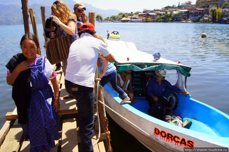 На лодке в Сан Педро Панахачель, Гватемала