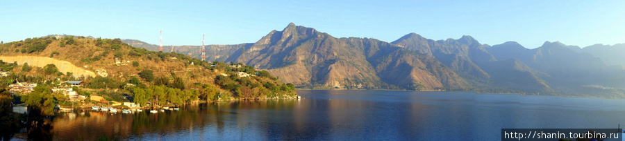 Озеро Атитлан — вид из Сан Педро Сан-Педро-ла-Лагуна, Гватемала