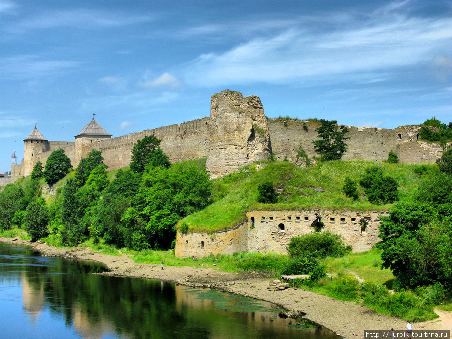 Ивангородская крепость с южной стороны Ивангород, Россия