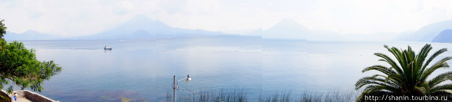 Вид на озеро Атитлан из Панахачеля Панахачель, Гватемала